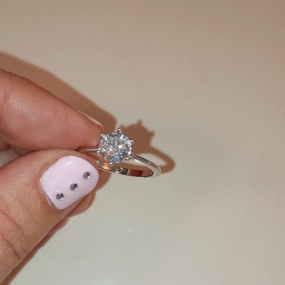 New Elegant 1 ct S925 Sterling Silver Moissanite Style Ring - Picture 2 of 4